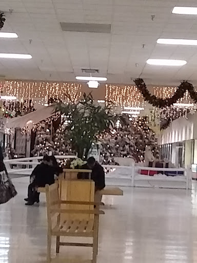 Shopping Mall «Sun-Vet Mall», reviews and photos, 5801 Sunrise Hwy, Holbrook, NY 11741, USA