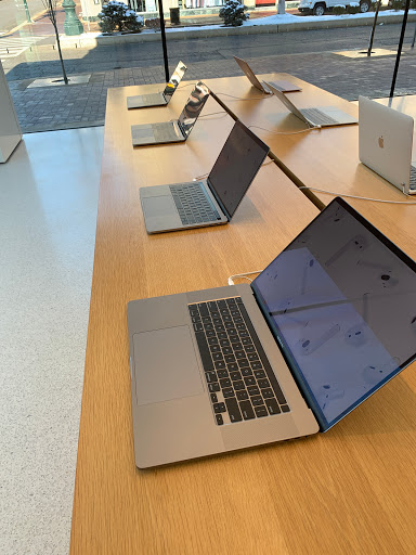 Computer Store «Apple Country Club Plaza», reviews and photos, 227 Nichols Rd, Kansas City, MO 64112, USA