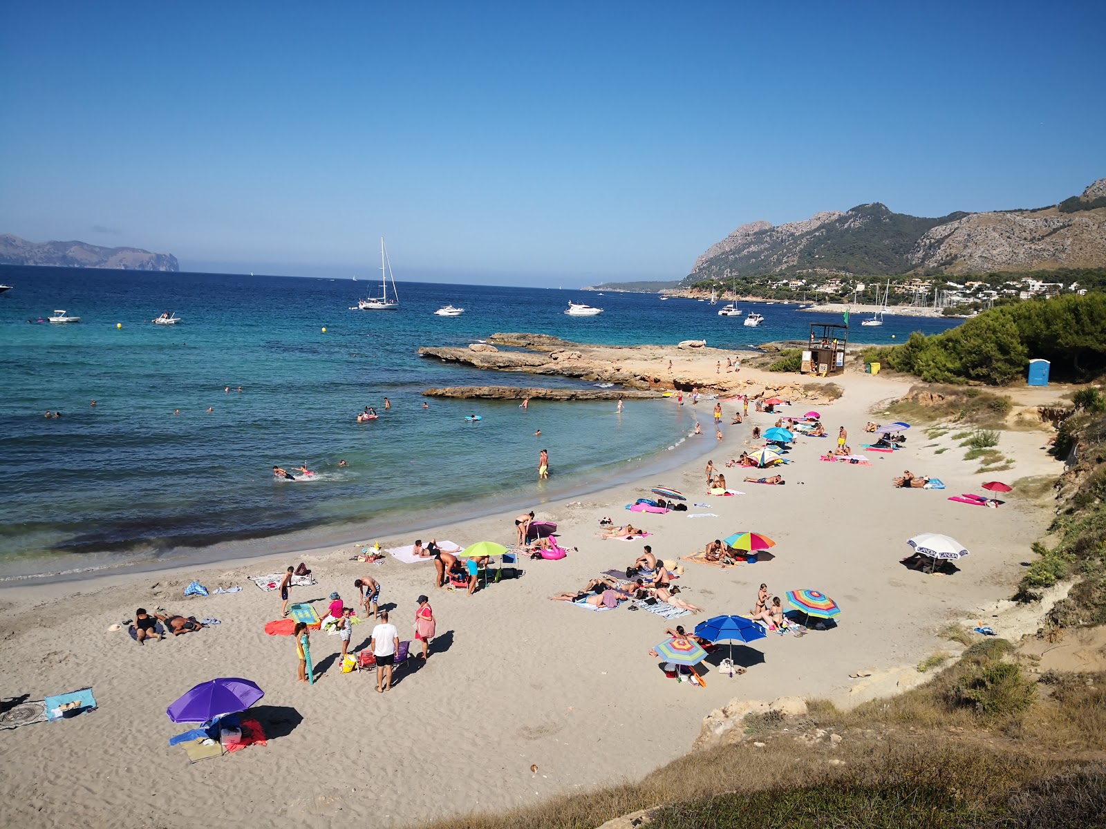 Foto von Sant Joan Strand befindet sich in natürlicher umgebung