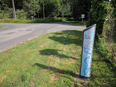 School Bus Stop à Val-d'Oire-et-Gartempe