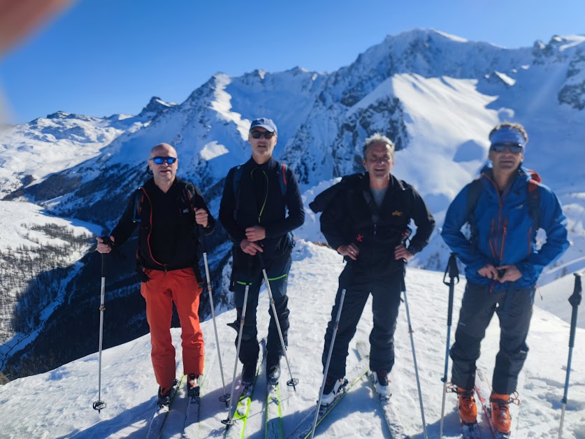 EStienne Yvan guide de haute montagne, voyages et expéditions à Les Vigneaux (Hautes-Alpes 05)