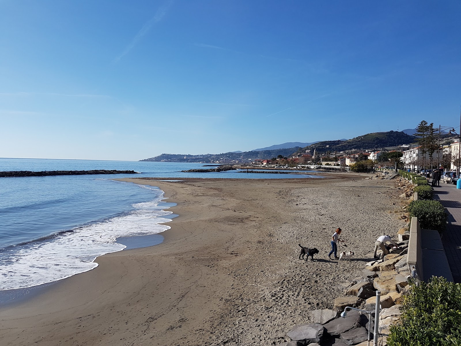 Fotografie cu Spiaggia Santo Stefano al Mare cu nivelul de curățenie înalt