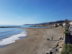Fotografie cu Spiaggia Santo Stefano al Mare cu nivelul de curățenie înalt