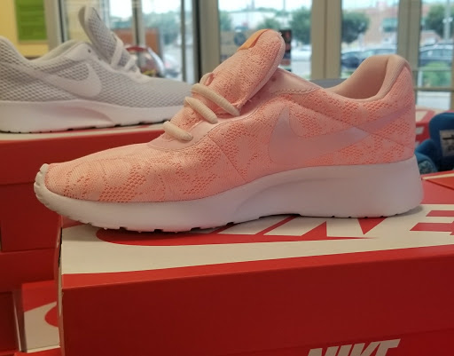 Shoe Store «Shoe Carnival», reviews and photos, 2210 W Oregon Ave, Philadelphia, PA 19145, USA