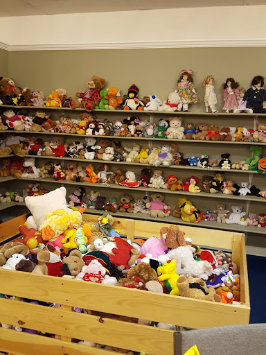 Thrift Store «Re-Uzit Shop of New Holland», reviews and photos, 707 W Main St, New Holland, PA 17557, USA