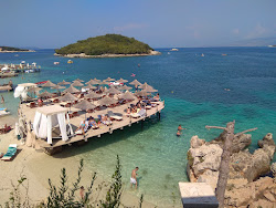 Guvat Beach'in fotoğrafı çok temiz temizlik seviyesi ile
