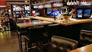 Photo n°39 de La Cave. Restaurant, bar à vin & caviste à Marines. à Marines ()