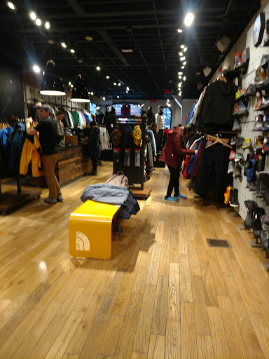 Clothing Store «The North Face», reviews and photos, 326 Newbury St, Boston, MA 02115, USA