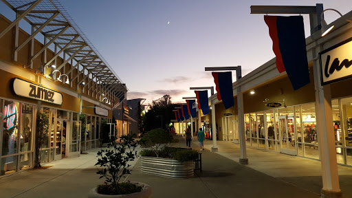 Shopping Mall «Petaluma Village Premium Outlets», reviews and photos, 2200 Petaluma Blvd N, Petaluma, CA 94952, USA