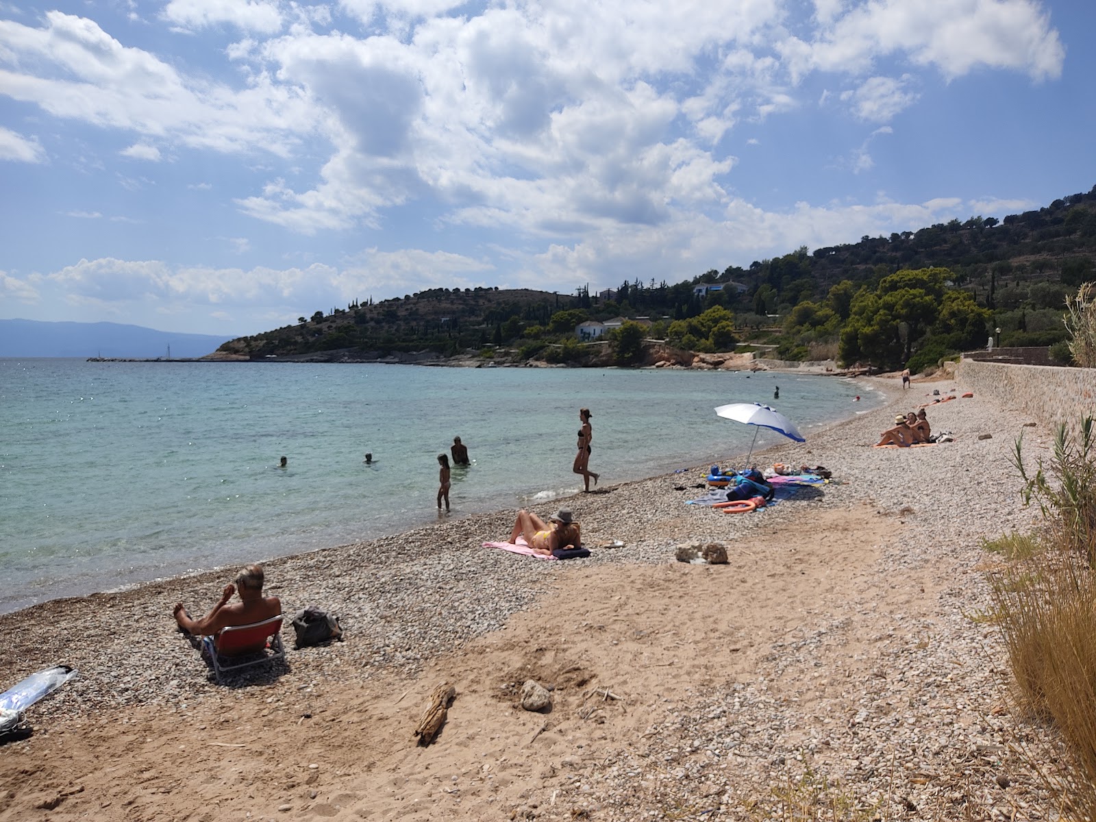 Photo de Kouzounos Beach avec un rivage spacieux