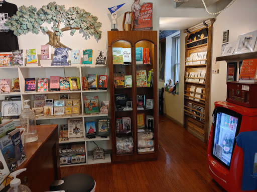 Book Store «Roebling Point Books & Coffee», reviews and photos, 306 Greenup St, Covington, KY 41011, USA