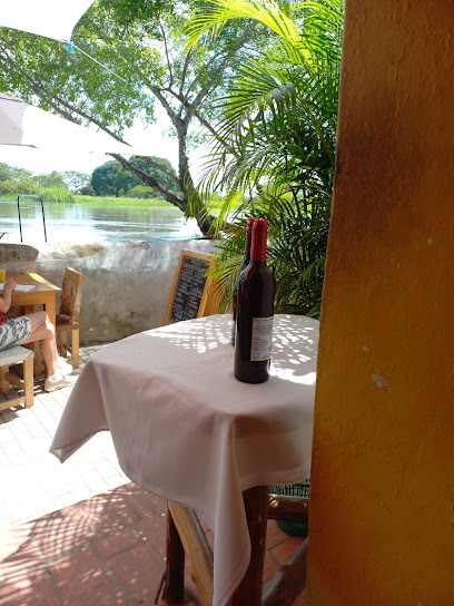 Restaurante bar rio plaza - Cra. 1 #18-17, Santa Cruz de Mompox, Mompós, Bolívar, Colombia