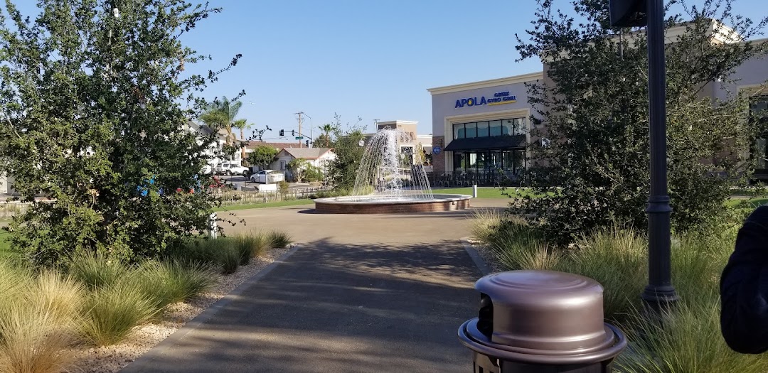 Yorba Linda Town Center Fountain Plaza