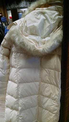 Clothing Store «L.L. Bean», reviews and photos, 200 Hillside Rd, Cranston, RI 02920, USA