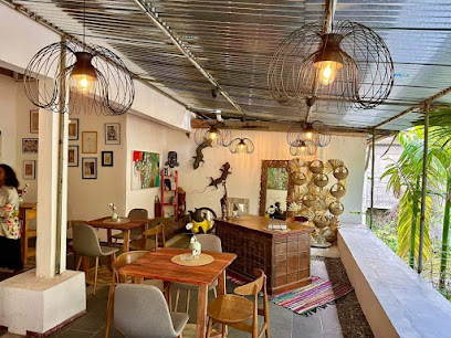 Café Dhow - Cap 2000, Petite Coulée, Comoros