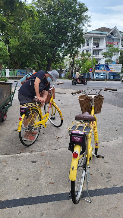Trạm xe đạp Bảo tàng Hồ Chí Minh