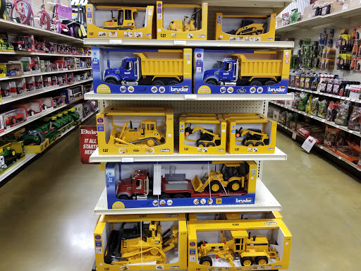 Farm Equipment Supplier «Tarwater Farm & Home Supply», reviews and photos, 4107 NW Topeka Blvd, Topeka, KS 66617, USA