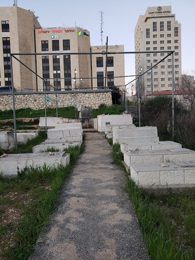 Shaare Tzedek Cemetery