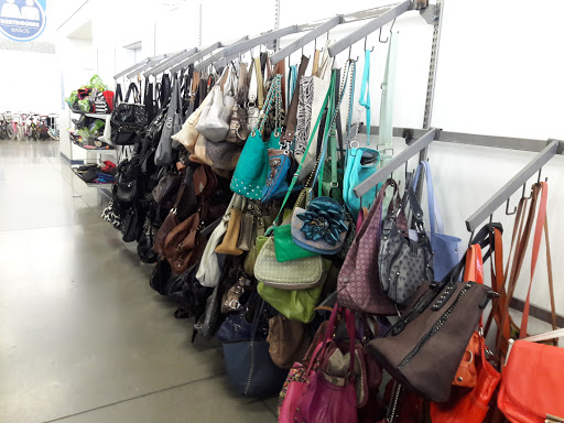 Thrift Store «99th & Buckeye Goodwill Retail Store & Donation Center», reviews and photos, 2933 S 99th Ave, Tolleson, AZ 85353, USA