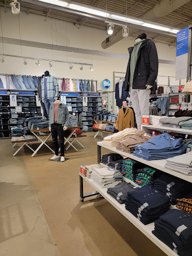 Clothing Store «Old Navy», reviews and photos, 4800 Golf Rd, Eau Claire, WI 54701, USA