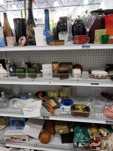 Thrift Store «Goodwill Wesley Chapel Superstore», reviews and photos, 2390 Willow Oak Dr, Wesley Chapel, FL 33544, USA