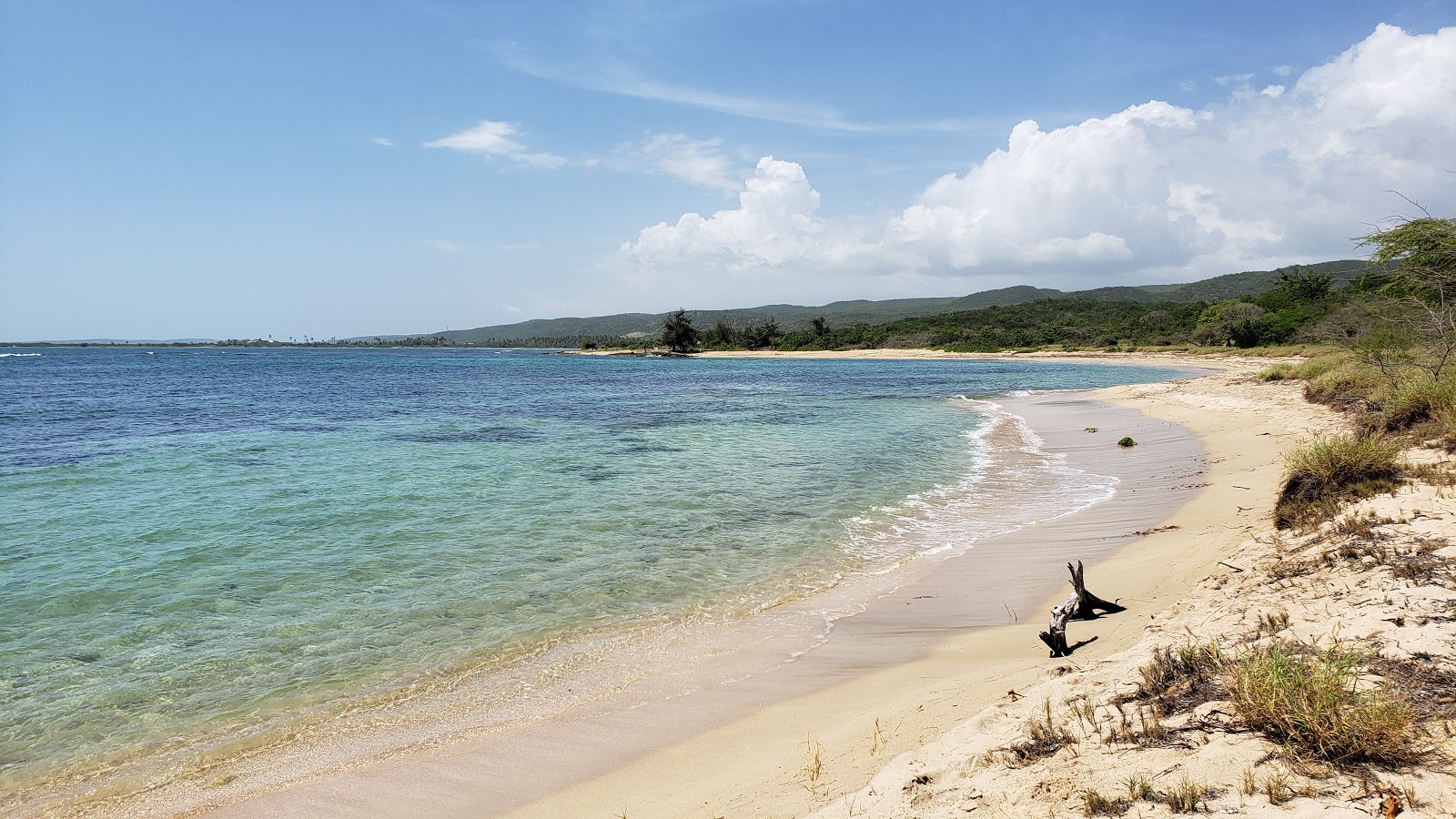 Fotografija Playa Tamarindo z svetel fin pesek površino