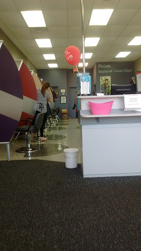 Great Clips image 4