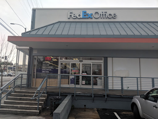Print Shop «FedEx Office Print & Ship Center», reviews and photos, 12101 Ventura Blvd, Studio City, CA 91604, USA