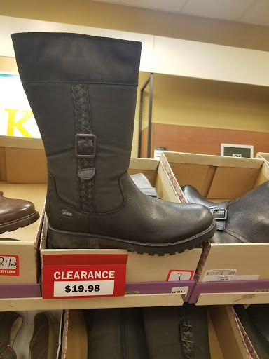 Shoe Store «Clarks Bostonian Outlet», reviews and photos, 30 Center Square, Hanover, PA 17331, USA