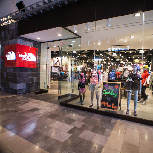 The North Face, 1 Garden State Plaza Blvd, Paramus, NJ 07652, USA, 