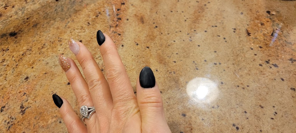 Queen Nails 08053