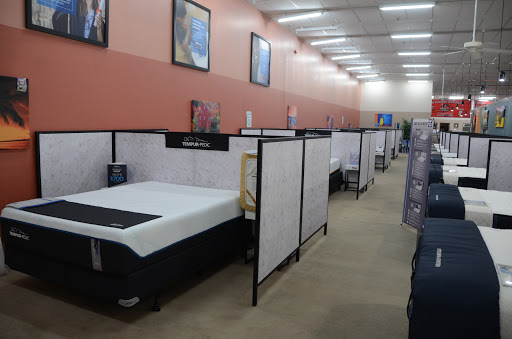 Furniture Store «Alton Refrigeration & Home Furnishings», reviews and photos, 2996 Homer Adams Pkwy, Alton, IL 62002, USA