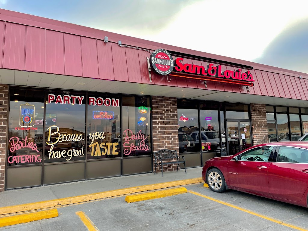 Sam & Louie's Italian Restaurant & New York Pizzeria 69301