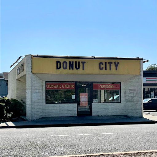 Donut Shop «Donut City», reviews and photos, 1210 Pacific Coast Hwy, Seal Beach, CA 90740, USA