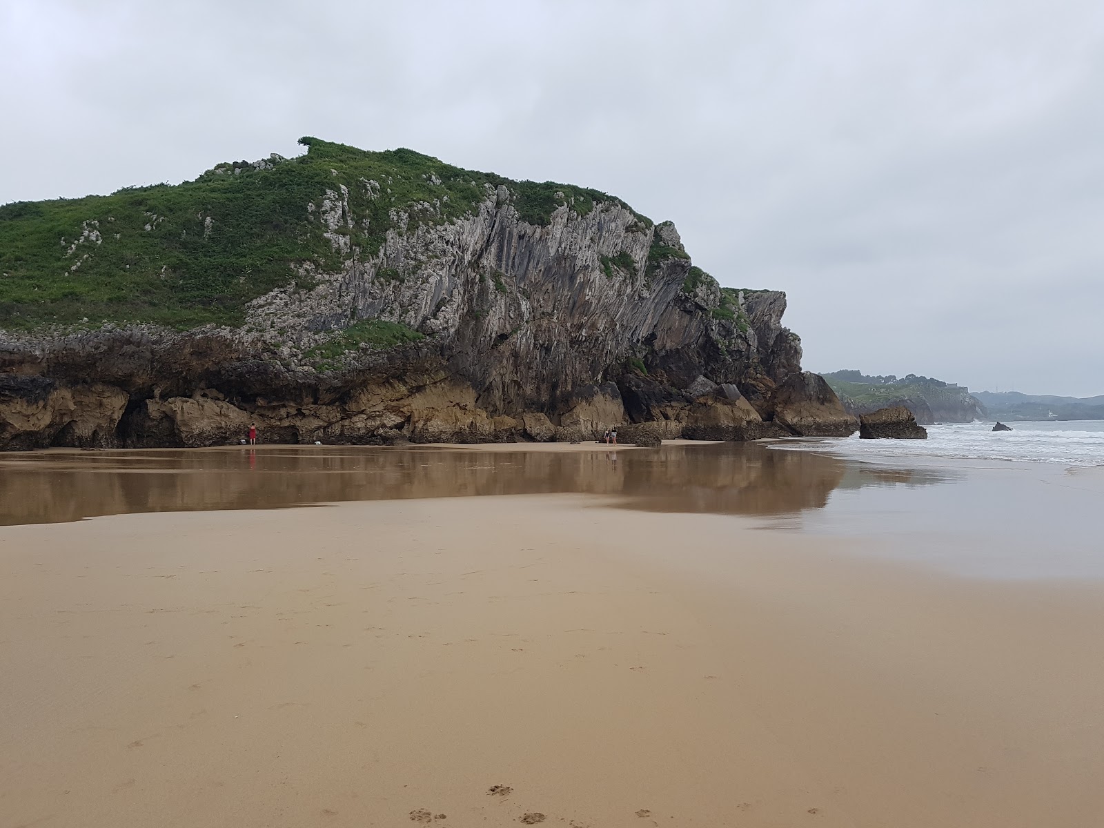 Foto di Playa de Almenada - luogo popolare tra gli intenditori del relax