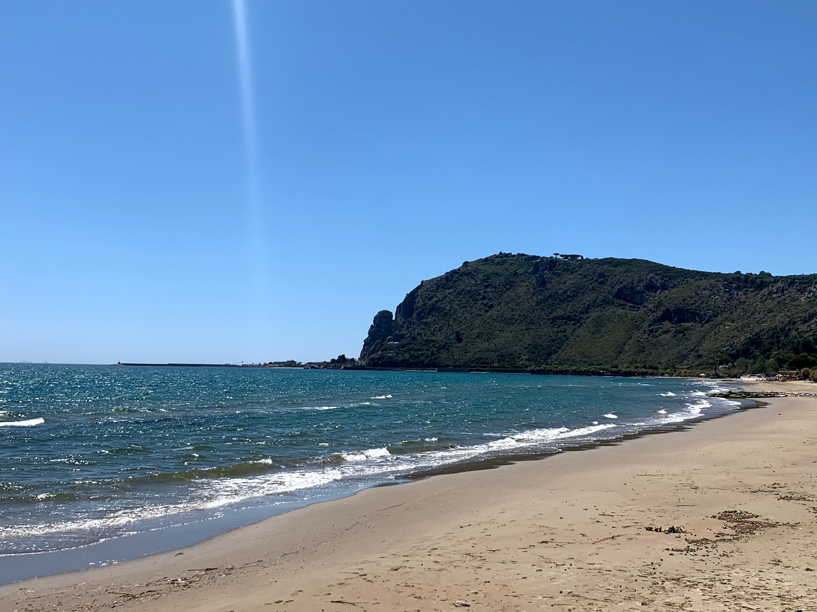 Valokuva Fiumetta beachista. sisältäen pitkä suora