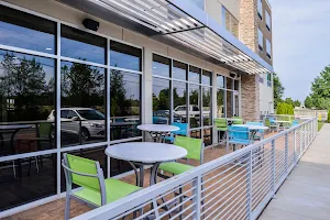 Holiday Inn Express & Suites Siloam Springs, an IHG Hotel image