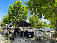 Atmosphère du Restaurant FA SI LA Manger à Saint-Savin - n°1
