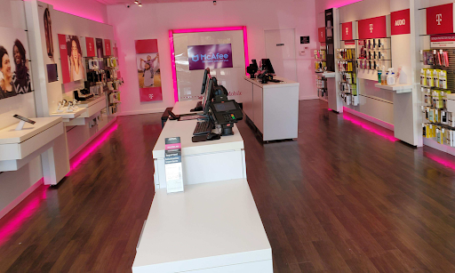 Cell Phone Store «T-Mobile», reviews and photos, 14413 W Colfax Ave C, Lakewood, CO 80401, USA