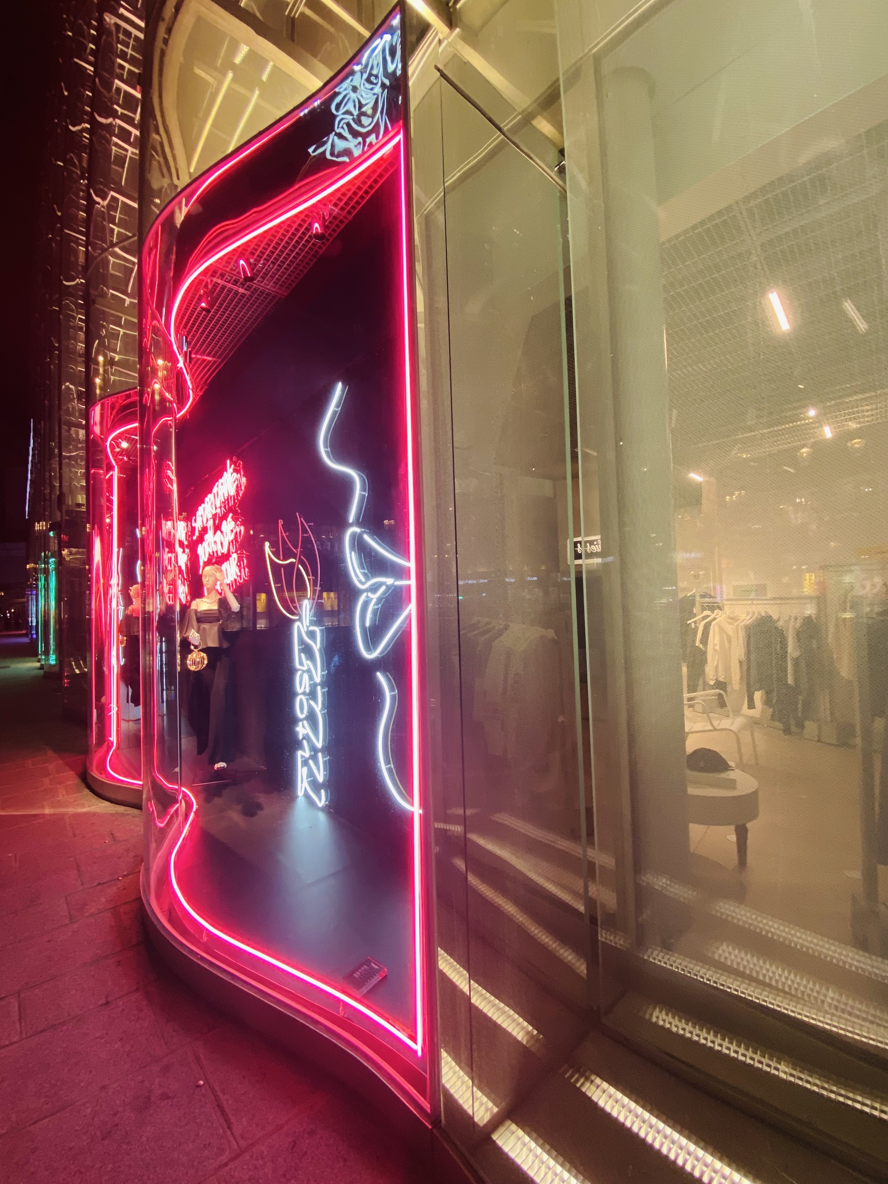 Photo n° 3 de l'avis de Streetmoodparis. fait le 03/10/2021 à 19:09