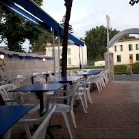 Atmosphère du Restaurant français Restaurant La Passerelle | Spécialités d'anguilles et galettes à Coulon - n°3