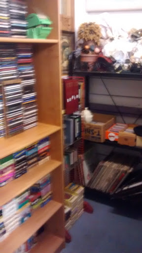 Thrift Store «L S Thrift Store», reviews and photos, 915 E 1st Ave, Mt Dora, FL 32757, USA