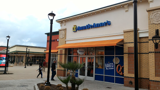 Outlet Mall «Tanger Outlet Savannah», reviews and photos, 200 Tanger Outlet Blvd, Pooler, GA 31322, USA
