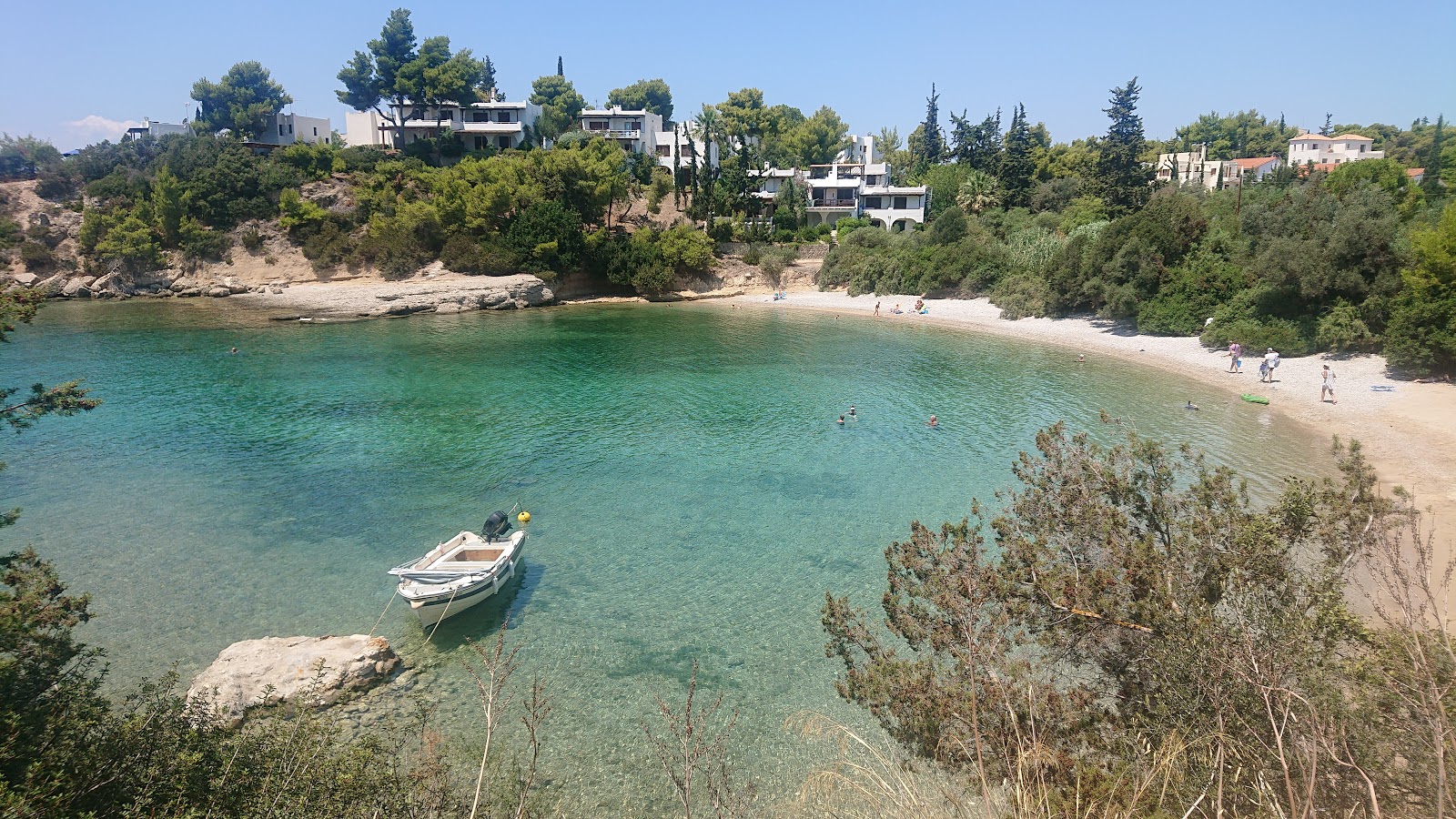 Foto af Agios Emilianos beach med lille bugt