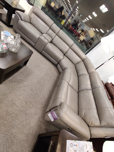 Furniture Store «Raymour & Flanigan Furniture and Mattress Store», reviews and photos, 1360 S Washington St, North Attleborough, MA 02760, USA