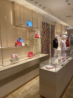 LOUIS VUITTON Boutique Paris Le Bon Marché à Paris