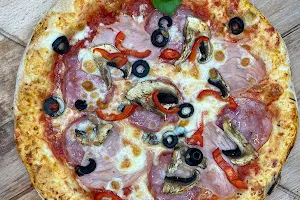 Pizza Mamma Mia Delivery image