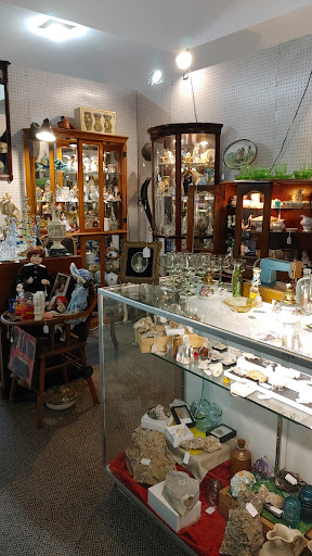 Antique Store «Days Of Olde Antiques & Collectibles At Galloway», reviews and photos, 110 S New York Rd, Galloway, NJ 08205, USA