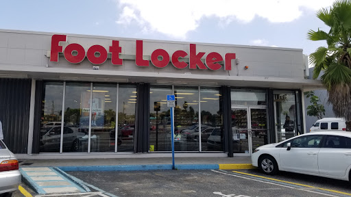 Shoe Store «Foot Locker», reviews and photos, 930 W Sunrise Blvd, Fort Lauderdale, FL 33311, USA