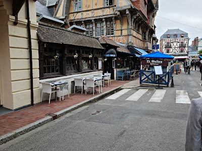 Crêperie Et Gaufres Maison à Étretat